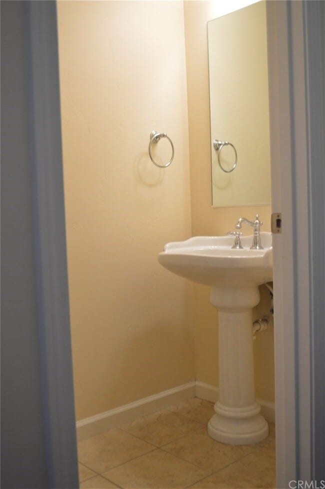 Building Photo - Luxury 4 Bedroom 3 Bath single family home...