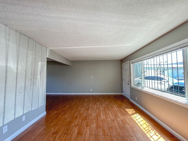 Building Photo - 11303 S Lemoli Ave