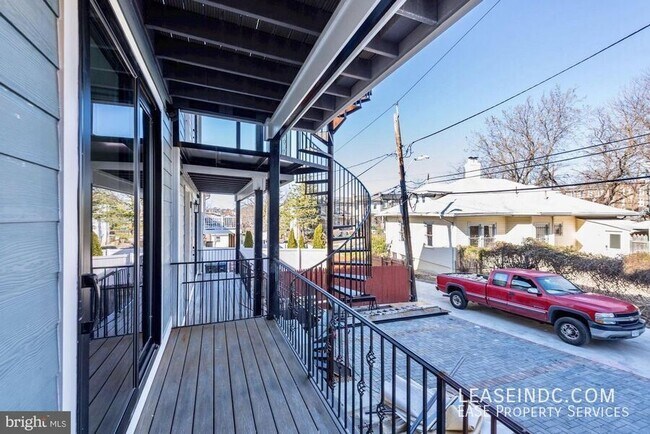 Building Photo - 4525 1/2 Georgia Avenue NW-#1