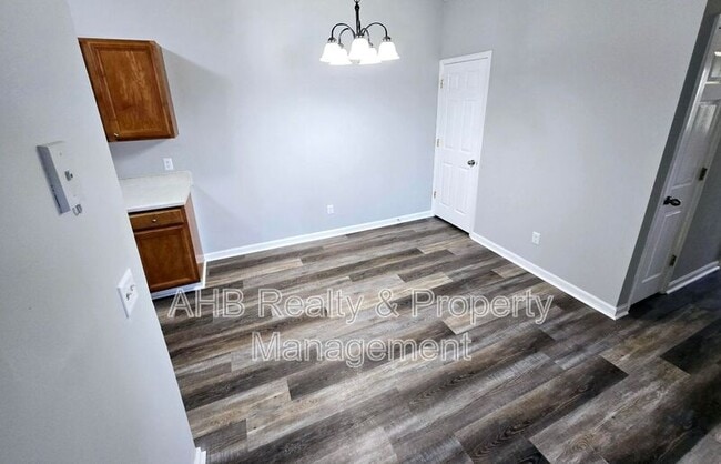 Building Photo - 3009 Winston Dr