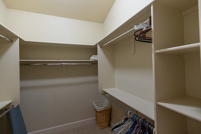 Building Photo - 2412 S Marypost Ave