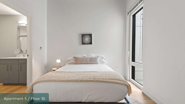 Building Photo - 853 W Blackhawk St