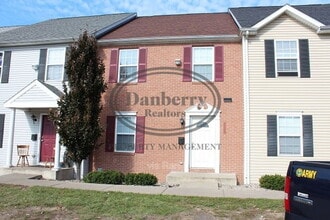 Building Photo - 1117 N Byrne Rd