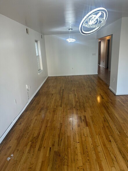Building Photo - 326 Livingston St