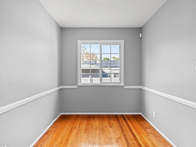 Building Photo - "Spacious 4-Bed, 3-Bath Oasis in Prime Los Angeles Location - 2080 Sq Ft of Comfort!"