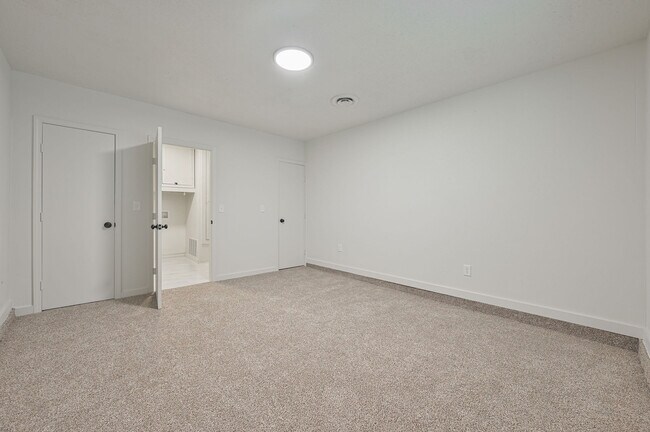 Building Photo - 3133 Delmar Rd
