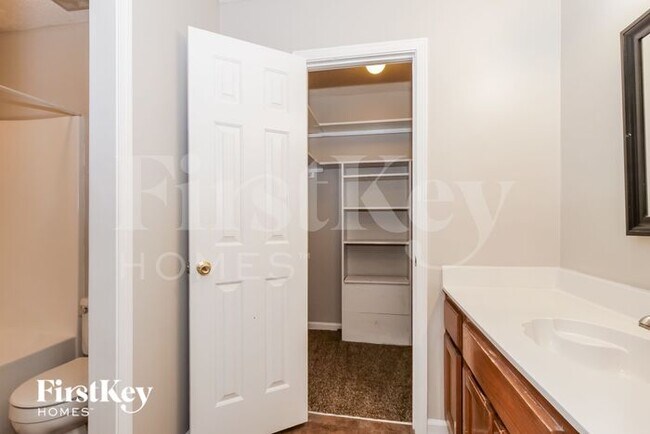 Building Photo - 7098 Maryland Ct