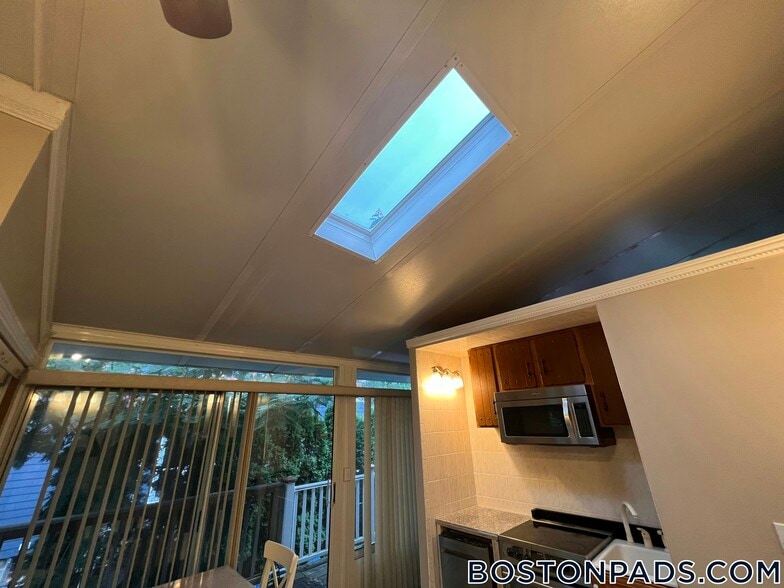 Building Photo - 235 Savin Hill Ave