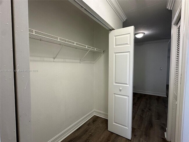 Building Photo - 1400 NE 56th St