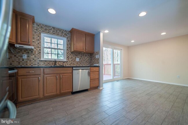 Building Photo - 5725 Walnut Wood Ln