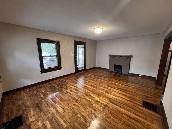Building Photo - 4021 Porter Ave