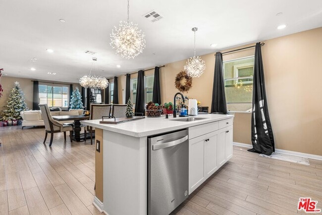 Building Photo - 720 Grace Ave