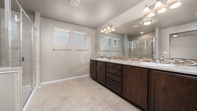 Building Photo - Stunning 5 bedroom home in Banning Lewis R...