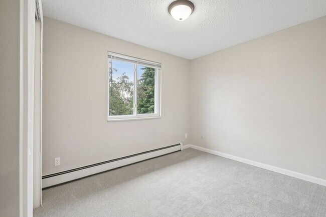 Building Photo - Townhome-Style Living with Greenbelt Views, Attached Garage & Community Pool!