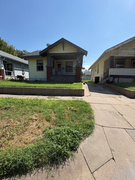 Building Photo - 413 S Phillips Ave