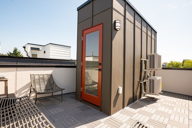 Building Photo - Ballard Townhouse