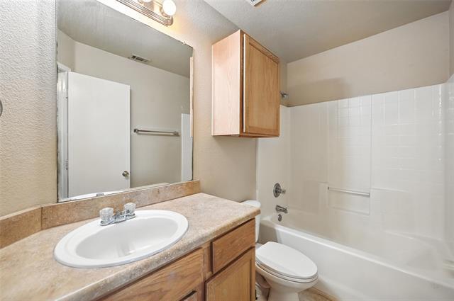Building Photo - 1321 Village Garden Dr
