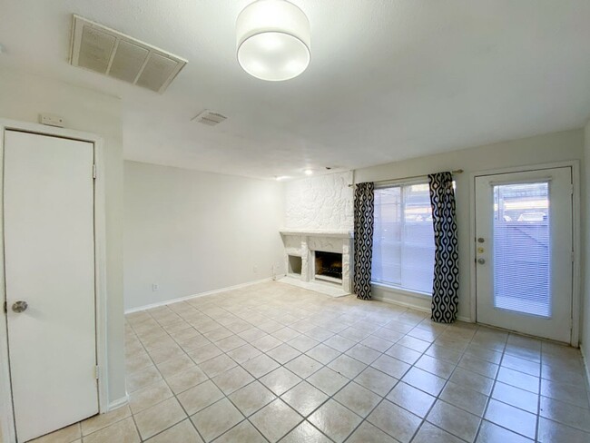 Building Photo - $300 OFF 1ST MONTH RENT IF YOU MOVE IN WIT...