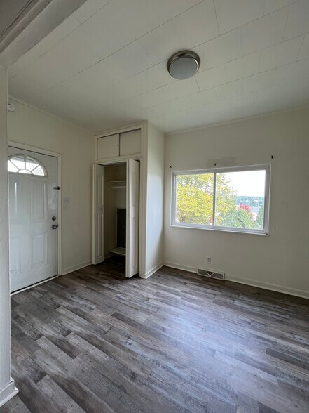 Front bedroom - 616 E 12th Ave