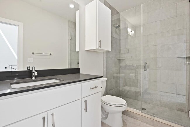 Building Photo - 2002 E 7th St