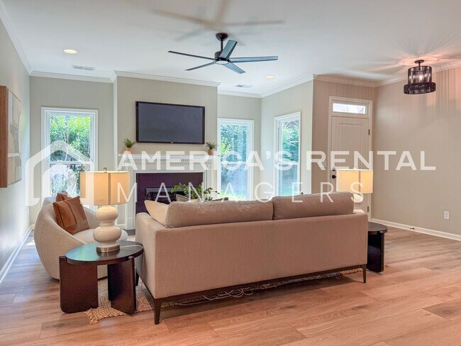 Building Photo - 825 Greystone Highlands Dr
