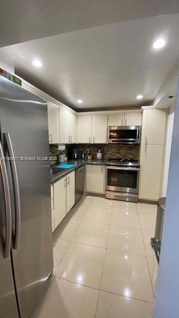 Building Photo - 1100 St Charles Pl