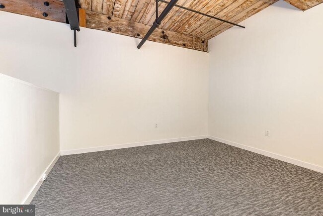 Building Photo - 303 Vine St