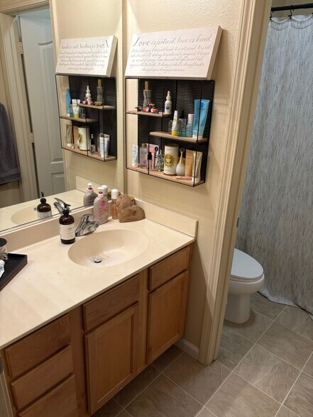 Building Photo - 1900 Danbrook Dr