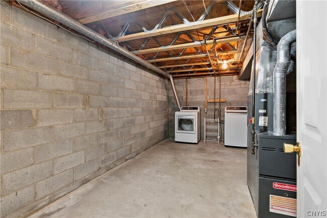 Building Photo - 104 Lookout Cir