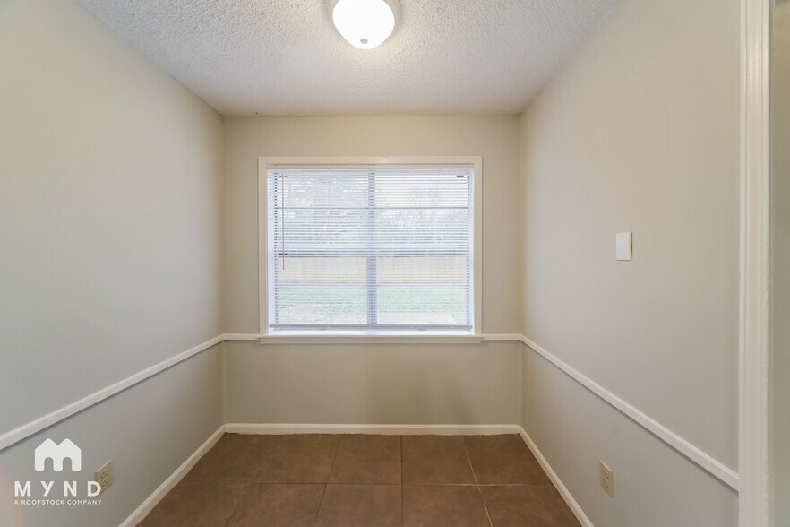 Building Photo - 3870 Wordsworth Ave
