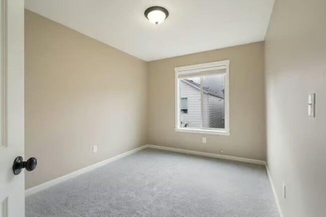 Building Photo - 2605 NE 131st Ct