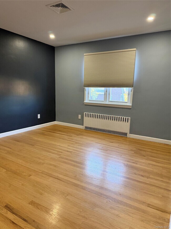 Building Photo - 154-47 20th Rd