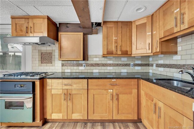Building Photo - 11 Hallmark Pl
