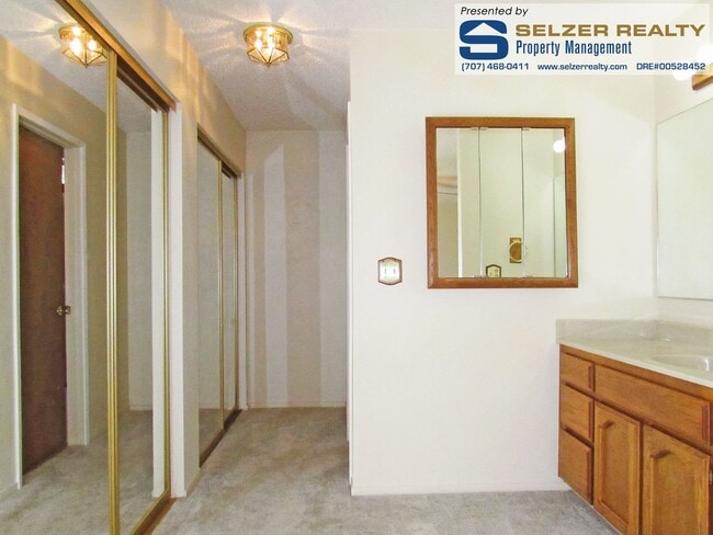 Building Photo - Roomy 3 bd. home in a beautiful Brooktrail...