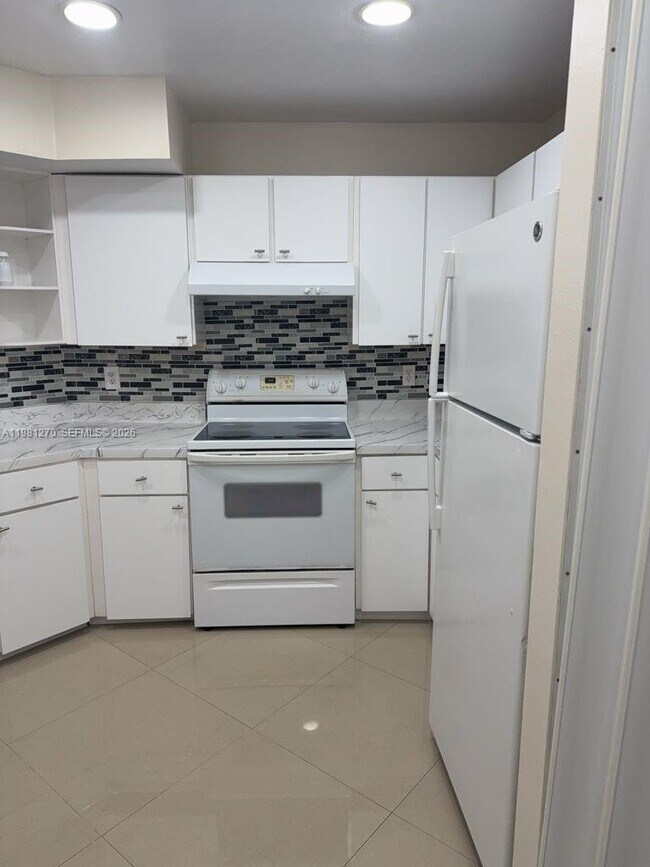 Building Photo - 1017 Washington Cir