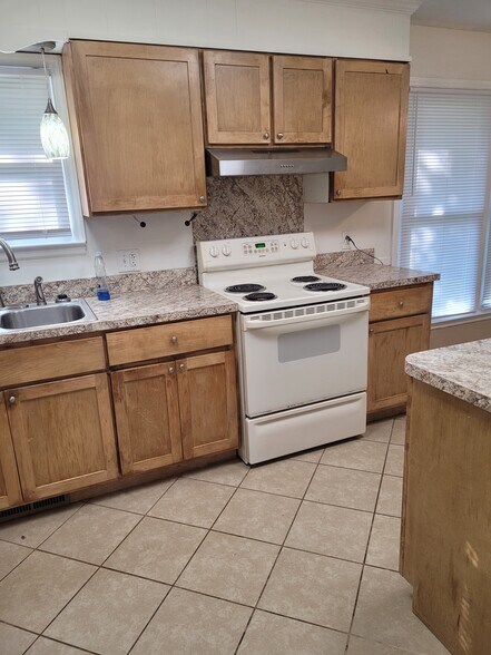 Building Photo - 3986 Sunny Lane Dr