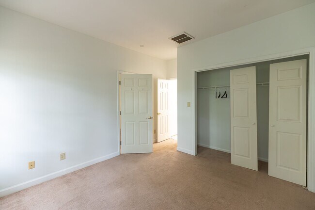Building Photo - 4916 Gold Crest Dr