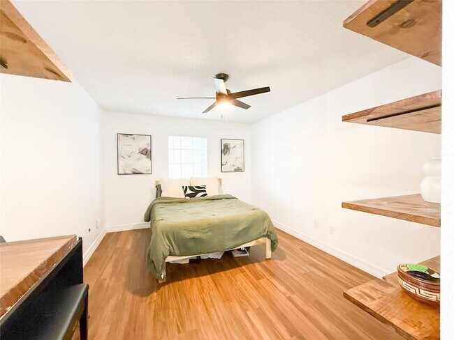 Building Photo - 2120 El Paseo St