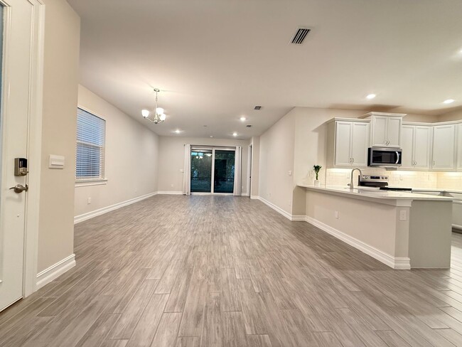 Building Photo - Annual Unfurnished Rental – 3 Bedroom Home in gated community South Naples