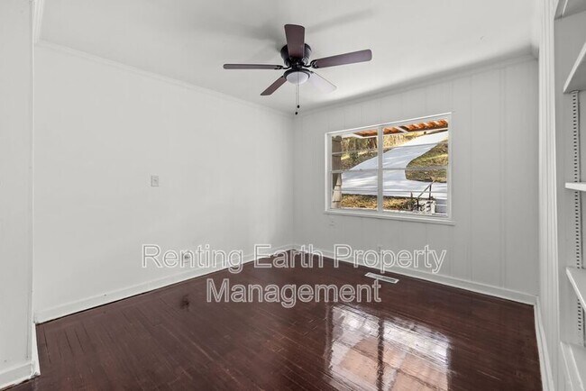 Building Photo - 2609 20th St SW