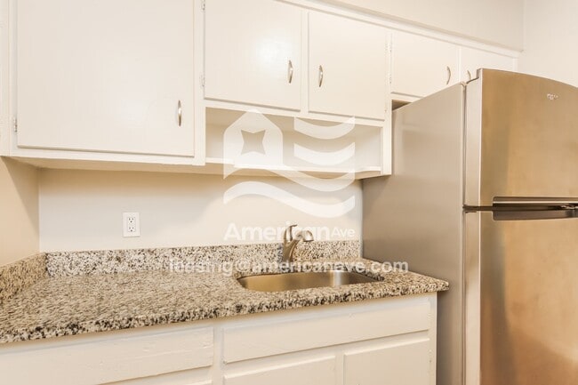 Building Photo - 1838 Emerson Ave