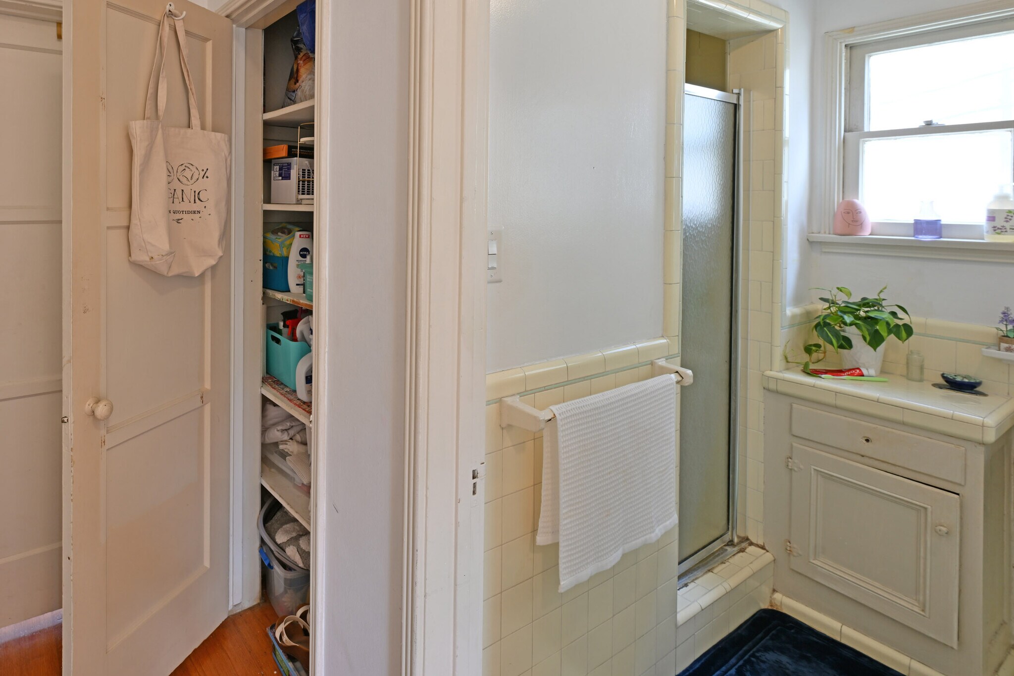 Building Photo - 657 S La Jolla Ave