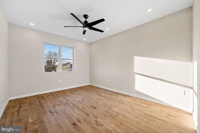 Building Photo - 2540 Sepviva St