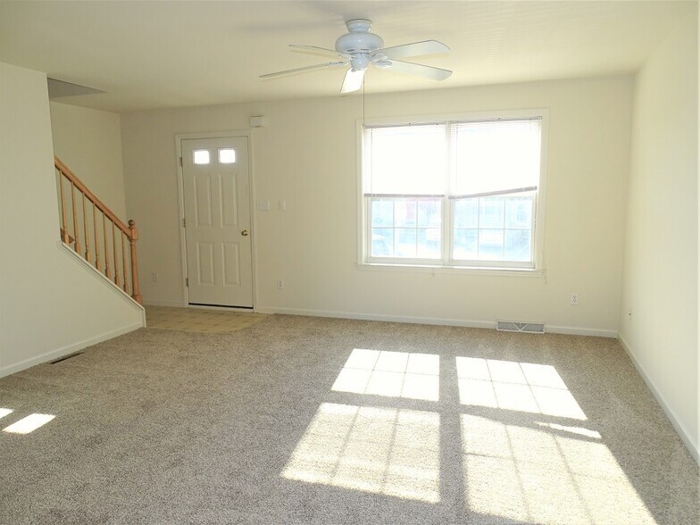 Building Photo - 41 Laurel Dr