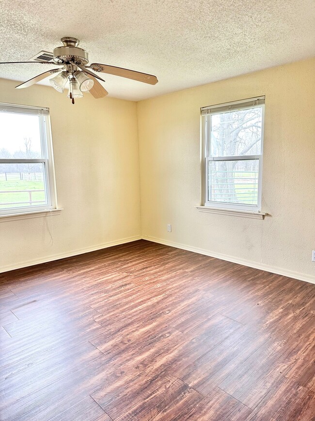 Building Photo - Claremore Farmhouse