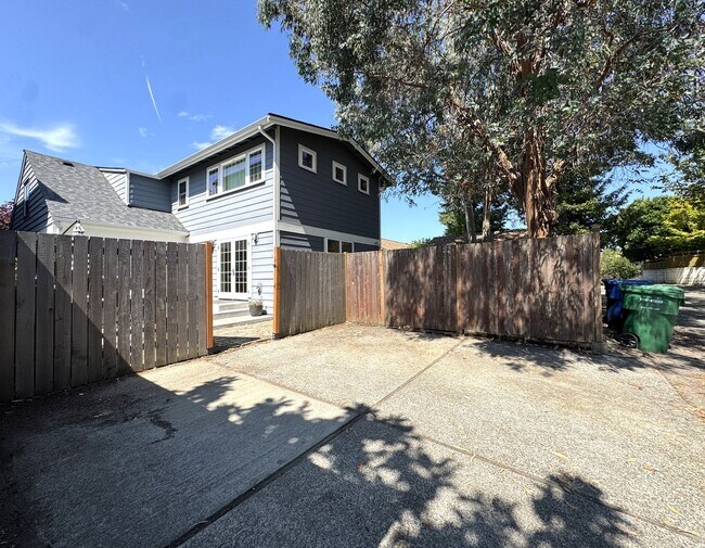 Building Photo - 2256 W Viewmont Wy W