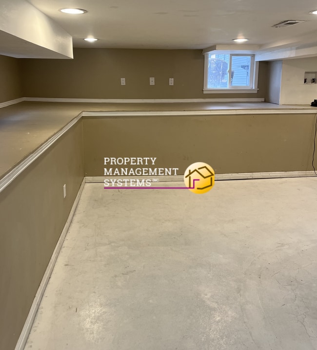 Building Photo - 3 Bedroom Home In Sugarhouse!