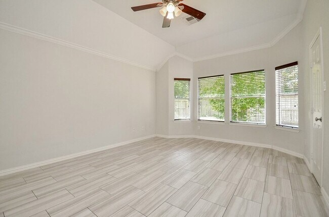 Building Photo - 20211 Canyon Ridge Ct
