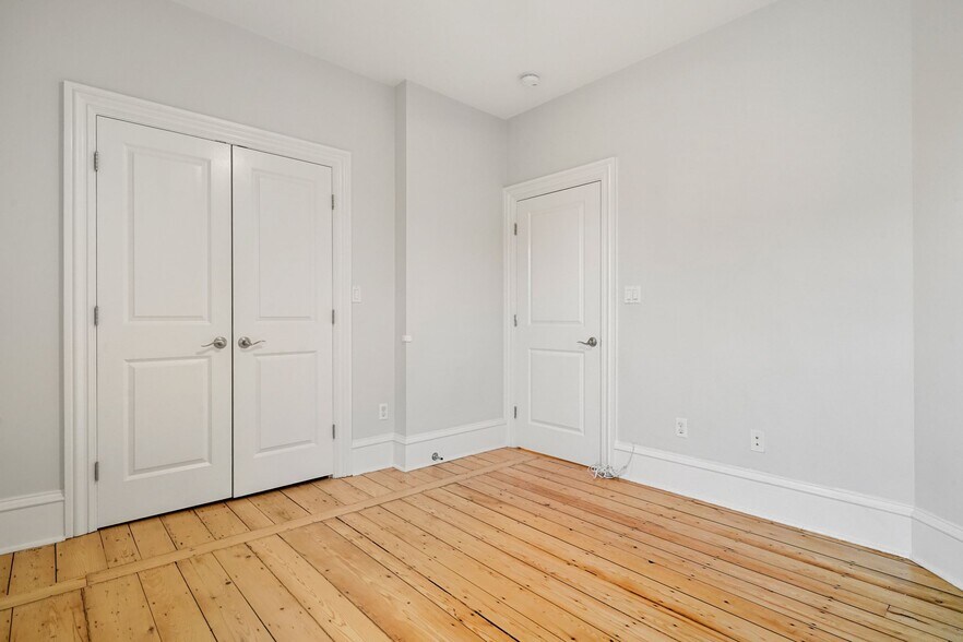 Building Photo - 703 E 4th St