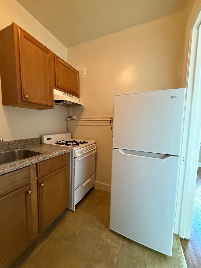 Building Photo - 694 Bush St